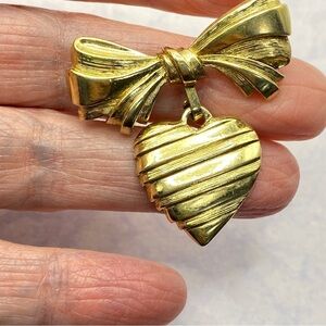 AVON Bow & Heart Dangle Brooch Vintage
